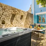 Traditional With Jacuzzi & Terrace Mandarin Ferienhaus