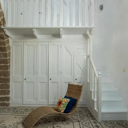 Traditional Villa With Jacuzzi & Terrace Mandarin Home