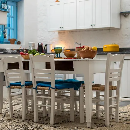 Vakantiehuis Traditional Villa With Jacuzzi & Terrace Mandarin Home