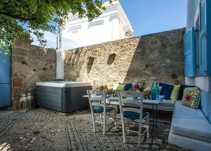 Traditional With Jacuzzi & Terrace Mandarin Semesterbostad Koskinou (Rhodes)