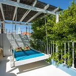 Dom wakacyjny Traditional With Jacuzzi & Terrace Mandarin *